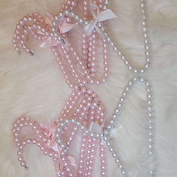 Baby Girl Pink & White Pearl Hangers w/ Bow Accent. Set Of 10 (8 Pink, 2 White) - Picture 2 of 4